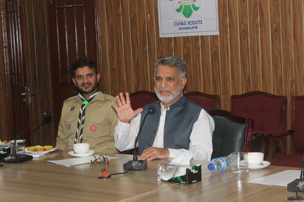 CUVASScouts's tweet photo. Vice Chancellor Prof. Dr. Sajjad Khan's guiding the Scouts......
What are Scouts? What the role of Scout in Pakistan/world's? ....
#CUVAS 
#CUVAS_Scout
#scouts #Scouting #girlguide #scoutboys https://t.co/ocQxzWAP2p