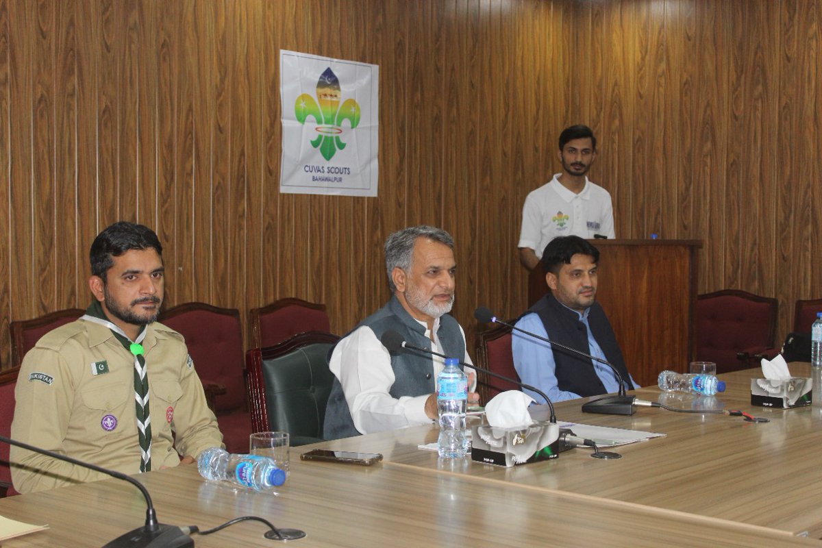CUVASScouts's tweet photo. Vice Chancellor Prof. Dr. Sajjad Khan's guiding the Scouts......
What are Scouts? What the role of Scout in Pakistan/world's? ....
#CUVAS 
#CUVAS_Scout
#scouts #Scouting #girlguide #scoutboys https://t.co/ocQxzWAP2p
