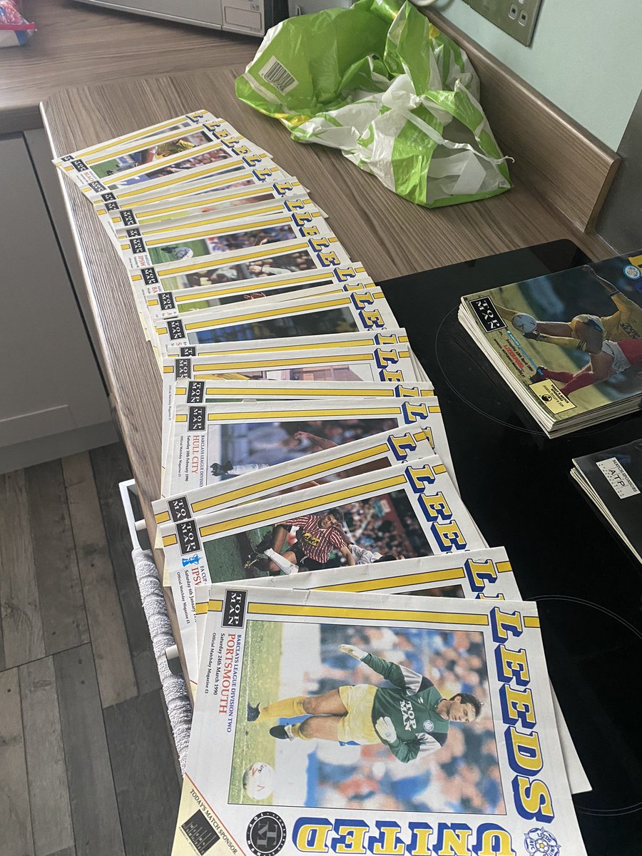 deanmillerlufc's tweet photo. Every home programme from 89/90 season.. all still have the pull out posters in centre page. #lufc #intheloft https://t.co/Tm6RgrGmXX