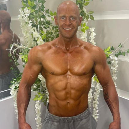 FreshIndulgTan's tweet photo. @ultravioletessex showing her client in our Championship Gold solution. Competition ready! We love client photos make sure to tag us.
#freshindulgence #bodybuilding #faketan #spraytan https://t.co/DvAjC8xt53