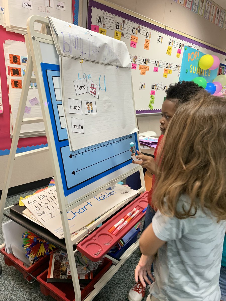 MrsVance_Kinder's tweet photo. It is that time of year when they become the teachers! Creating our phonics anchor chart together!! https://t.co/jcLZh2pjxC