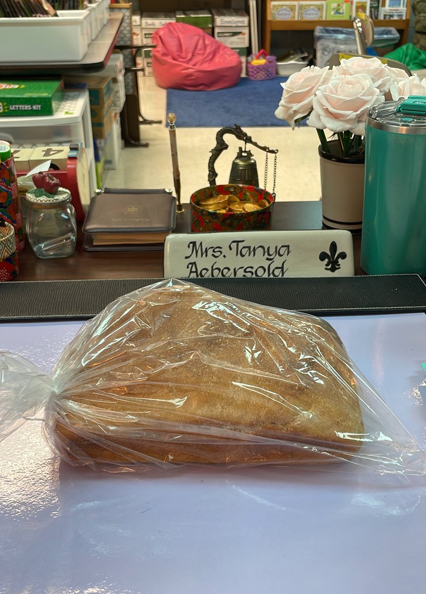 When a member of your team surprises you with homemade bread as a thank you….😍 Kristi Cates #NCAmazing
@NewcomerAcademy @kmyers215 @irina_mcgrath