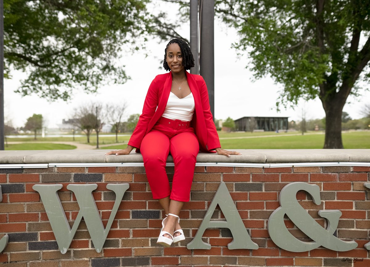 sorawvisuals's tweet photo. Grad pics 2022 https://t.co/zFDXaWAKAy