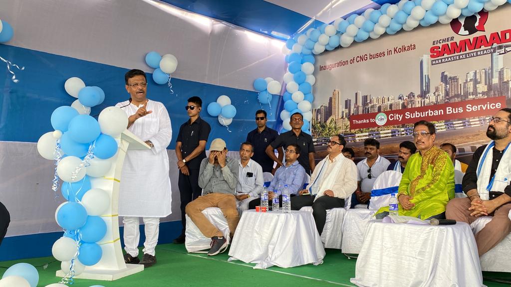 Today we inaugurated 5 CNG Buses to ply between Ultadanga Station and Shapoorji.
Sharing a few pictures from the inauguration!