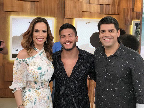Aguiarthur's tweet photo. “Já estou aqui desde 2013” 

ARTHUR NO ENCONTRO https://t.co/54mzpzYO2N
