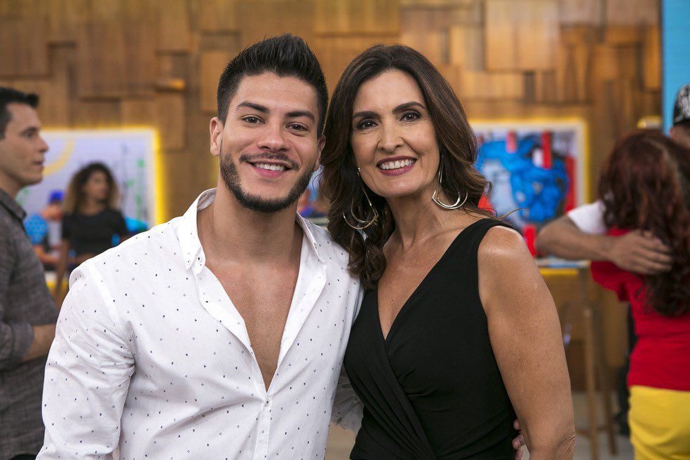 Aguiarthur's tweet photo. “Já estou aqui desde 2013” 

ARTHUR NO ENCONTRO https://t.co/54mzpzYO2N