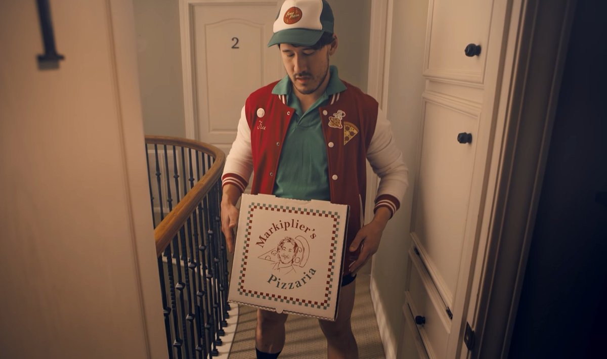 DeliveryManMark's tweet image. Hey handsome and or beautiful people it's me delivery man