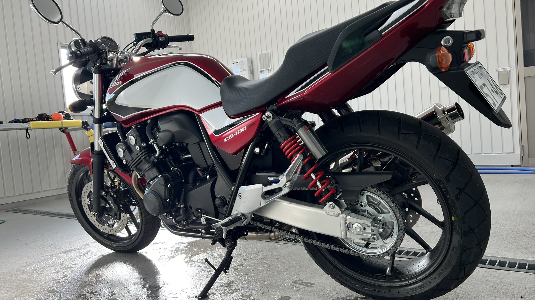 Twitter 上的 てつや 東海オンエア 12 18初エッセイ 天才の根源 極限ver 発表 今更ながらcb400sf生産終了決定したのか 伝説の車両となってしまった 一生大事に乗っていかねば 多分来週はバイク動画出します Cb400sf T Co 5tqszrekgh