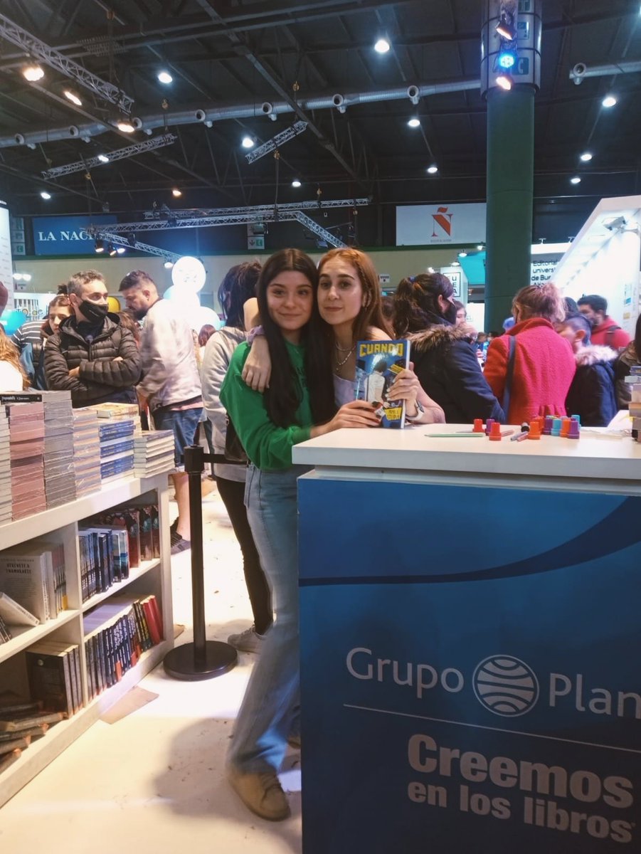 abrilaquino_'s tweet photo. que hermoso día, ayer. por fin pude conocerlos😭🤍 @FDoficial @Juanitotwittea #FirmaFD https://t.co/uzEkNuGI7K