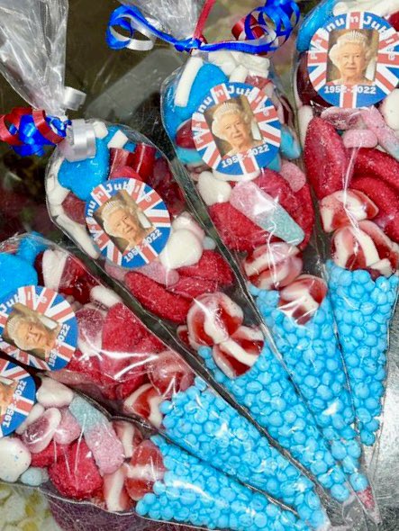 Queen Elizabeth Platinum Jubilee 👑🎉🍭 Sweet Cones made to order, great for Parties &amp; Events 👑🎉🍭#queensplatinumjubilee #hornchurch #Jubilee #party #freelocaldelivery <a href="/GlenAddis/">Glen Addis</a> <a href="/HornchurchLife/">Hornchurch Life</a> <a href="/HornchurchFC/">Hornchurch FC</a> <a href="/hornchurchTT/">Hornchurch Town Team</a> <a href="/HornchurchGirls/">Hornchurch Urchins Girls</a> <a href="/hornchurchrt/">Hornchurch RT</a> <a href="/PinkParachute1/">The Pink Parachute</a>