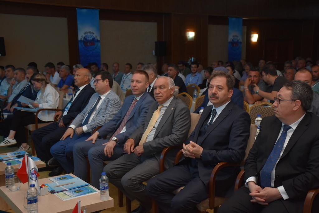VahitKirisci's tweet photo. Su Ürünleri Kooperatifleri Merkez Birliği tarafından organize edilen “10.Türkiye Balıkçılığının Sorunları ve Çözüm Önerileri Çalıştayı”nda sektör paydaşlarımızla bir aradaydık. 

Biyolojik kaynaklarımızın korunması ve sürdürülebilir işletimi için çalışıyoruz. https://t.co/Fz3YfYvau6