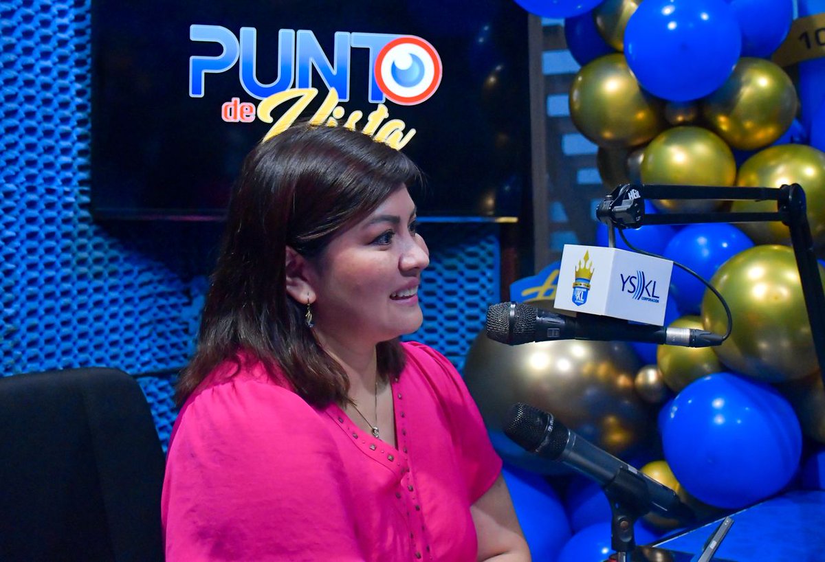 SecPrensaSV's tweet photo. #MarketSV | “Ahora la gente ya puede comprar en línea las entradas para asistir a las presentaciones en los diferentes teatros”, destaca la ministra de @culturasv, @Mariemmpleitez1. https://t.co/zWSpxM6YMR