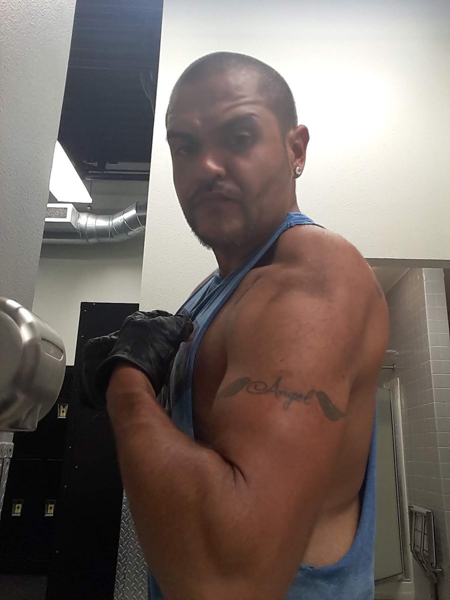 AllAmericanStkr's tweet photo. Lmfao this was soo long ago. Grew up fat changed it all around at the age of 32. #weightloss #itsdoable took me about a year to lose the weight and gain muscle https://t.co/O9AXDNeaf9