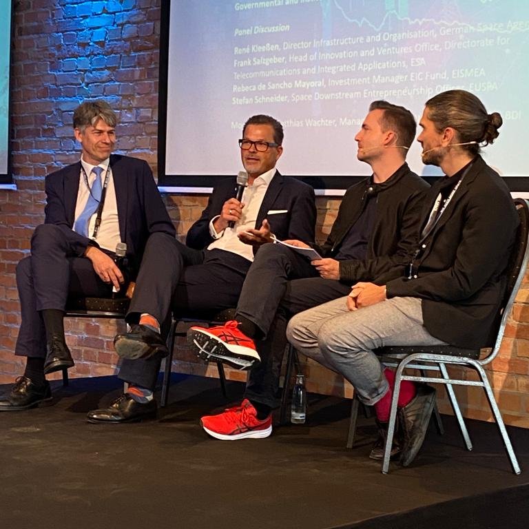 ESABICBavaria's tweet photo. What are the governmental and institutional support by Europe:

Panel discussion at the #ESAInvestorForum with:

🎤René Kleeßen of @DLR_de
 🎤@franksalzgeber of @Space4Europe 
🎤Stefan Schneider of @EU4Space 
🎤Mathias Wachter of @Der_BDI https://t.co/IwldQg9o3y
