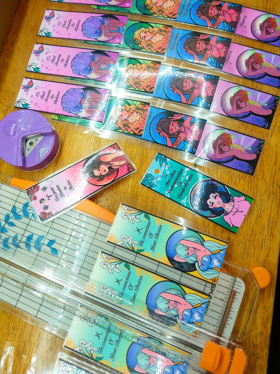 GMTartwork's tweet photo. Prepping bookmarks!❤️
✂️Snip snip!
#gmtartwork #Merchandising #bookmarkproject https://t.co/CAjwUdYiOu