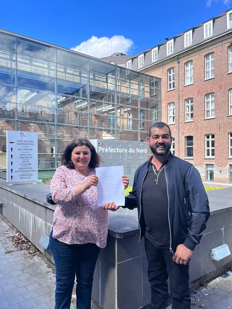 prg59's tweet photo. bravo à Kenza du @prg59 et @Eric_Galera  de @voltlille  pour le dépot de la candidature de leur binôme pour les #legislatives2022  #circo5909  
@fbleunord  @franceinfo @dailynord @VDNLille @BFMGrandLille https://t.co/tSzS8xHQBr