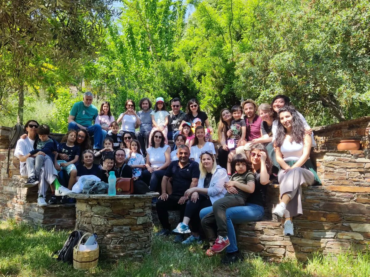 Haftasonu Nesin Matematik Köyü'nde gerçekleştirdiğimiz Çocuklarla Birlikte Yaşam Kampı'nı keyif,mutluluk ve şükran içinde tamamladık.Ev sahipliği yapan ve gönülden destek sunan <a href="/Mat_Koyu/">Matematik Köyü</a> ne
aramızdaki güvenli bağlantıya olan inançla,uzun yollardan gelen katılımcılara şükranlar.🌿