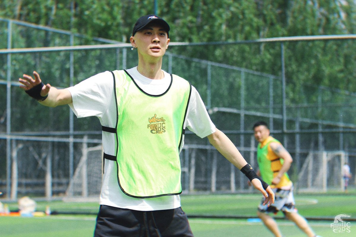 onlyliangsen's tweet photo. 20220424 Repo 
Frisbee with Fantastic Friends Crew Again
Cr: 奇妙朋友Crew on RED https://t.co/q2LvnZPi8x