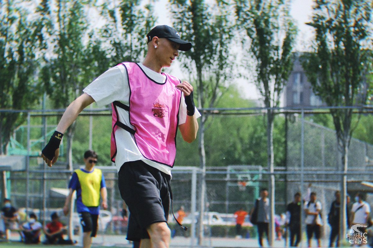 onlyliangsen's tweet photo. 20220424 Repo 
Frisbee with Fantastic Friends Crew Again
Cr: 奇妙朋友Crew on RED
#LiangSen #梁森 https://t.co/pItifNJjEV