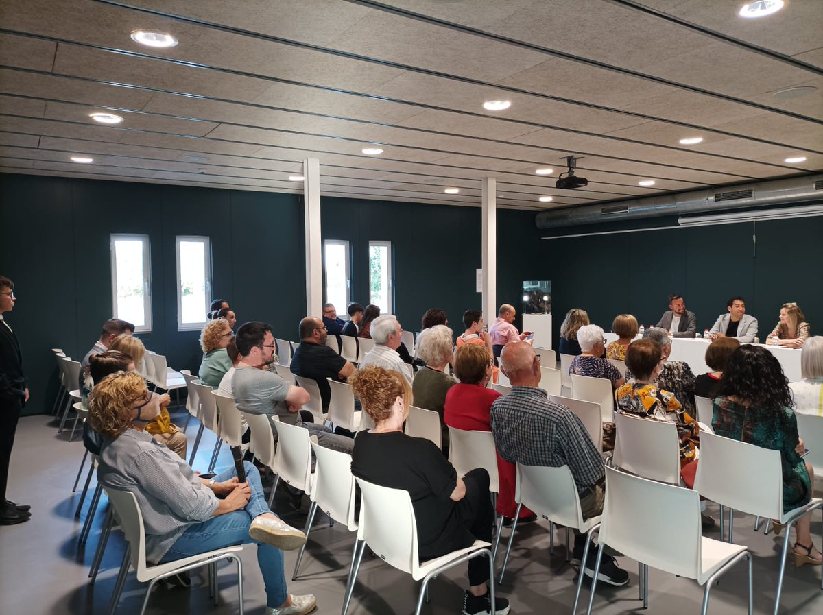 DeltebreBiblio's tweet photo. Aquest passat dissabte Xavi Llambrich Franch va presentar el seu nou llibre, «Cartes a les estrelles».
#autorlocal
#noullibre
#culturadeltebrenca
#Deltebrellig
#DeltebreActiu
#Deltebre https://t.co/cHIdK5qlcp