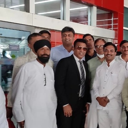 SanjayS45360553's tweet photo. संजय सिंह नेटवर्क 10 एडिशनल सीपी विजय सिंह से खास मुलाकात

और मेरे साथ अपने सहयोगी मनोज स��ंह 

और हमारे  साथी मौजूद रहे https://t.co/dMrjBvKgfr