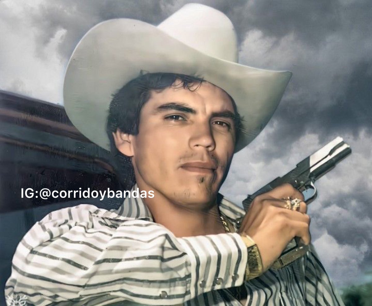 corridosybandas's tweet photo. 16 de Mayo de 1992 día que terminó su vida, pero en la memoria de muchos aún sigue vivo Rosalino Sánchez Félix, el mero mero Rey Del Corrido 👑 https://t.co/hvGO9DxtGp