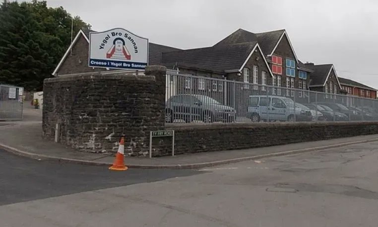 CaerphillyCBC's tweet photo. Ysgol Bro Sannan in Aberbargoed has been removed from the list of schools in Wales “requiring significant improvement”.
#ImprovingAchievingInspiring
 https://t.co/dHzDCb2R0d https://t.co/XVJ9KsGCTz