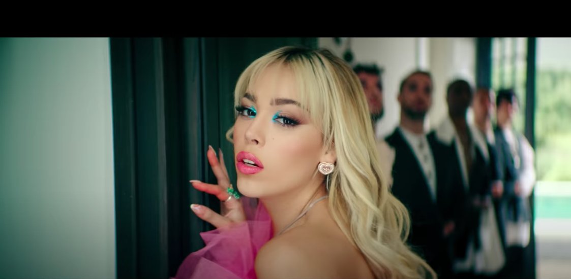 MixupTeam's tweet photo. ¡Comencemos el día a ritmo de #Kaprichosa de @dannapaola!
¿Con qué canción empezarías el día? 😍🤩
https://t.co/Dl2r7U5RuC https://t.co/EHr82JeFcg