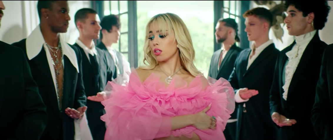 MixupTeam's tweet photo. ¡Comencemos el día a ritmo de #Kaprichosa de @dannapaola!
¿Con qué canción empezarías el día? 😍🤩
https://t.co/Dl2r7U5RuC https://t.co/EHr82JeFcg