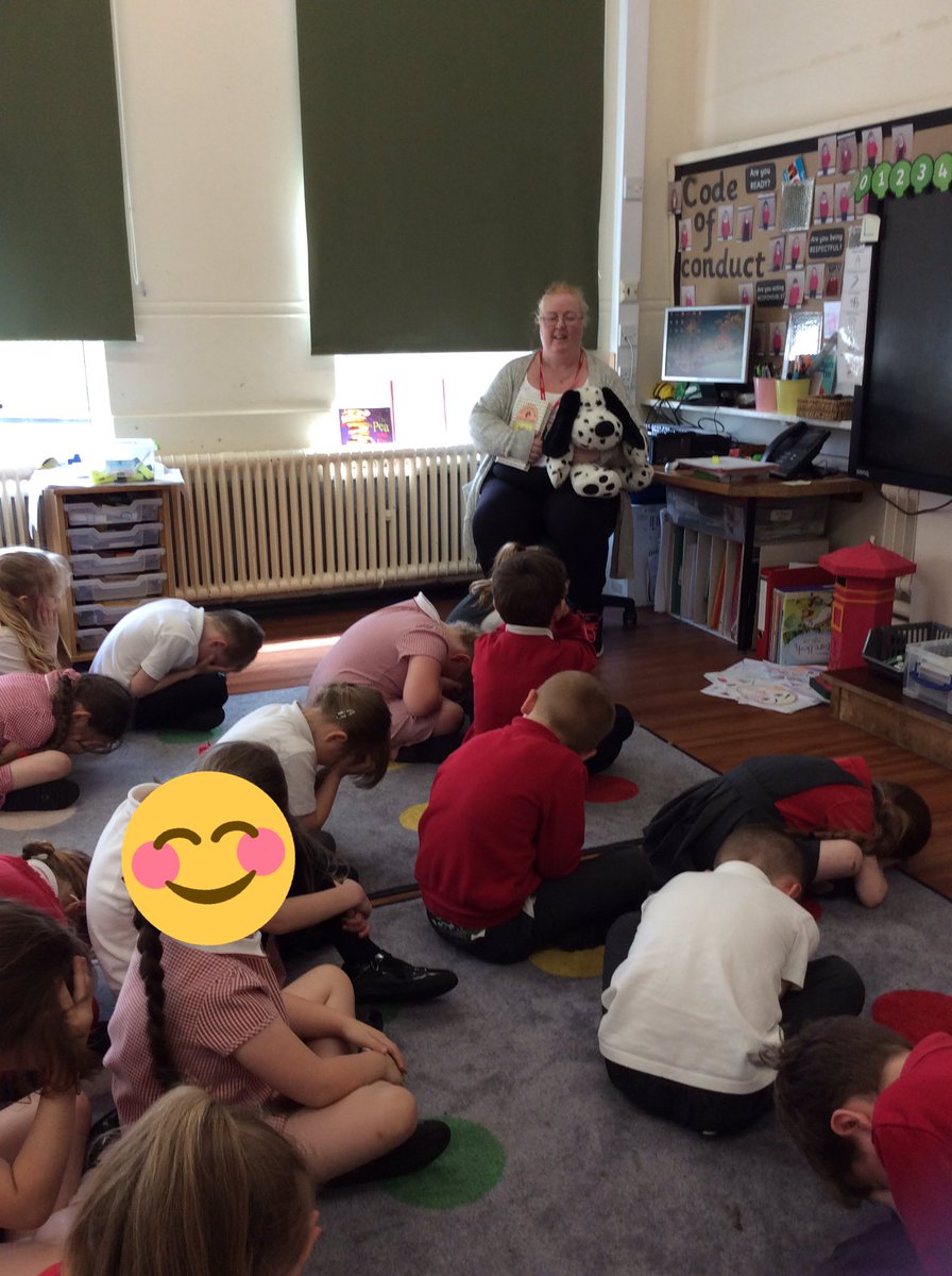 EastwayPrimary's tweet image. Year 1 enjoyed their secret reader visit this afternoon #EastwayY1 #SecretReader #EastwayLovesReading