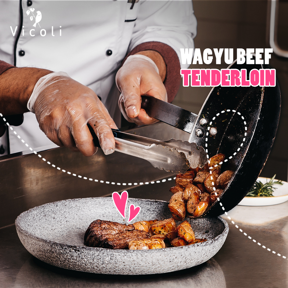 لحم الواغيو بيف تندرلوين ماله مثيل.
 يقدم مع البطاطس الصغيرة، الهليون، الثوم وصلصة المشروم الكريمية الشهية.
.
#Vicoli #ksa #saudiarabia #saudifoodies #saudilife #riyadh #khobar #riyadhrestaurants #khobarlife #italian
.
#المملكة_العربية_السعودية #فيكولي #الرياض #الخبر