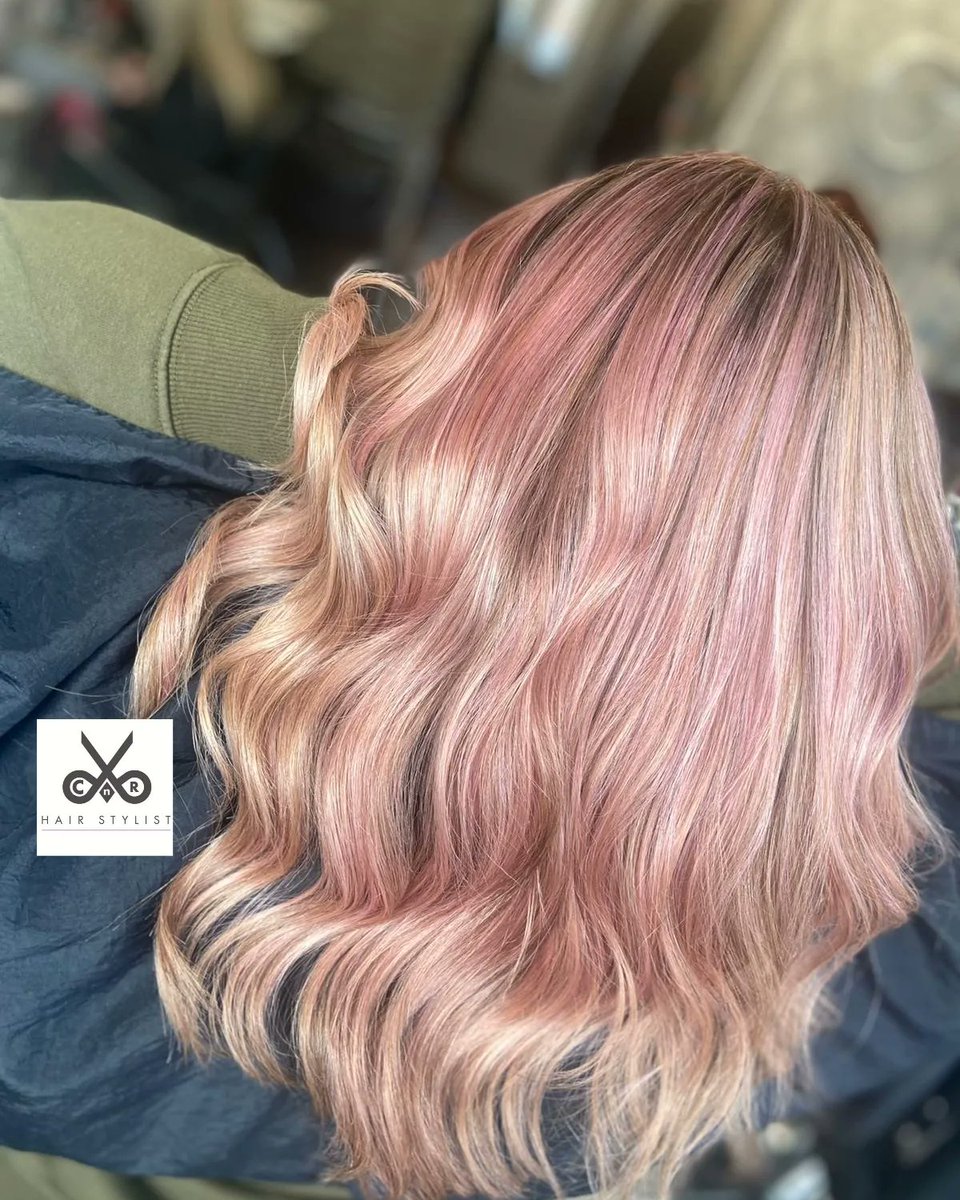CnR80461120's tweet photo. 💓Pink Waves For Days💓
Lifted those roots and then tonned with this gorgeous pink💓💕💓
#CNRHAIR #halesowenSalon #halesowenhairdresser #westmidlandssalon #halesowenhair #wellaeducation #wellaprofessional #Wella #wellauki #pinkhair #wellalife #wellacompany #wellauk https://t.co/yFO28LWocH