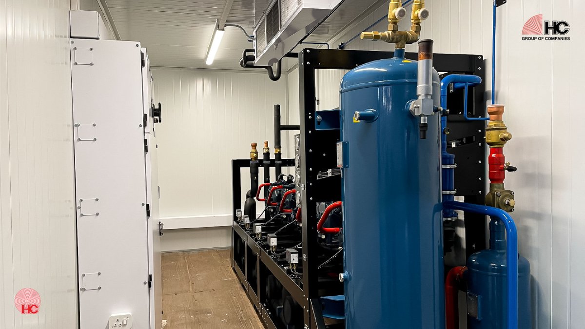 HC_HVACR's tweet photo. 𝙒𝙝𝙖𝙩'𝙨 𝙞𝙣 𝙩𝙝𝙚 𝘽𝙤𝙭? 
Our Containerised Solution - saving you valuable lettable space and improving on ease of installation.

#HCaircon #RefrigerationSystem #PoseidonRack #Multiplex #Refrigeration #ContainerSolution https://t.co/iTNajOROD0