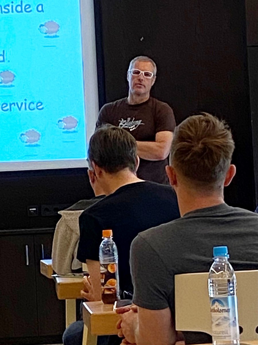 ITSecSummit's tweet photo. Heute spricht Michael Hoffmann auf dem #ITSecuritySummit über Zero Trust 🔒. Wir trauen natürlich seinem @ServiceMeshCamp  

📌Start am 30. Mai! Mehr unter:  https://t.co/ffyVq976gq

#ZeroTrust #ServiceMesh https://t.co/G8zkAqbWf8