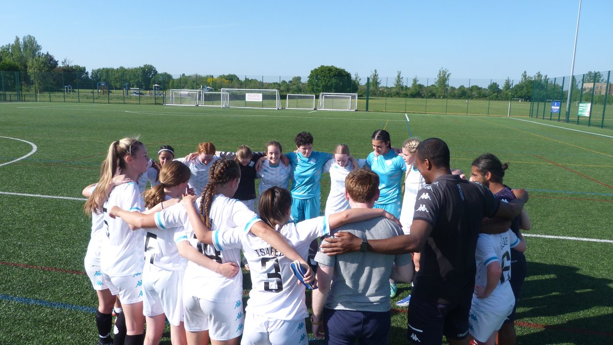 LC_Lionesses's tweet photo. Some more of our favourite snaps from Saturday's U18's League Cup Final! 📷
Congratulations once again everyone! 🏆
#YoungPride 🦁 https://t.co/8R5zdUPiTg