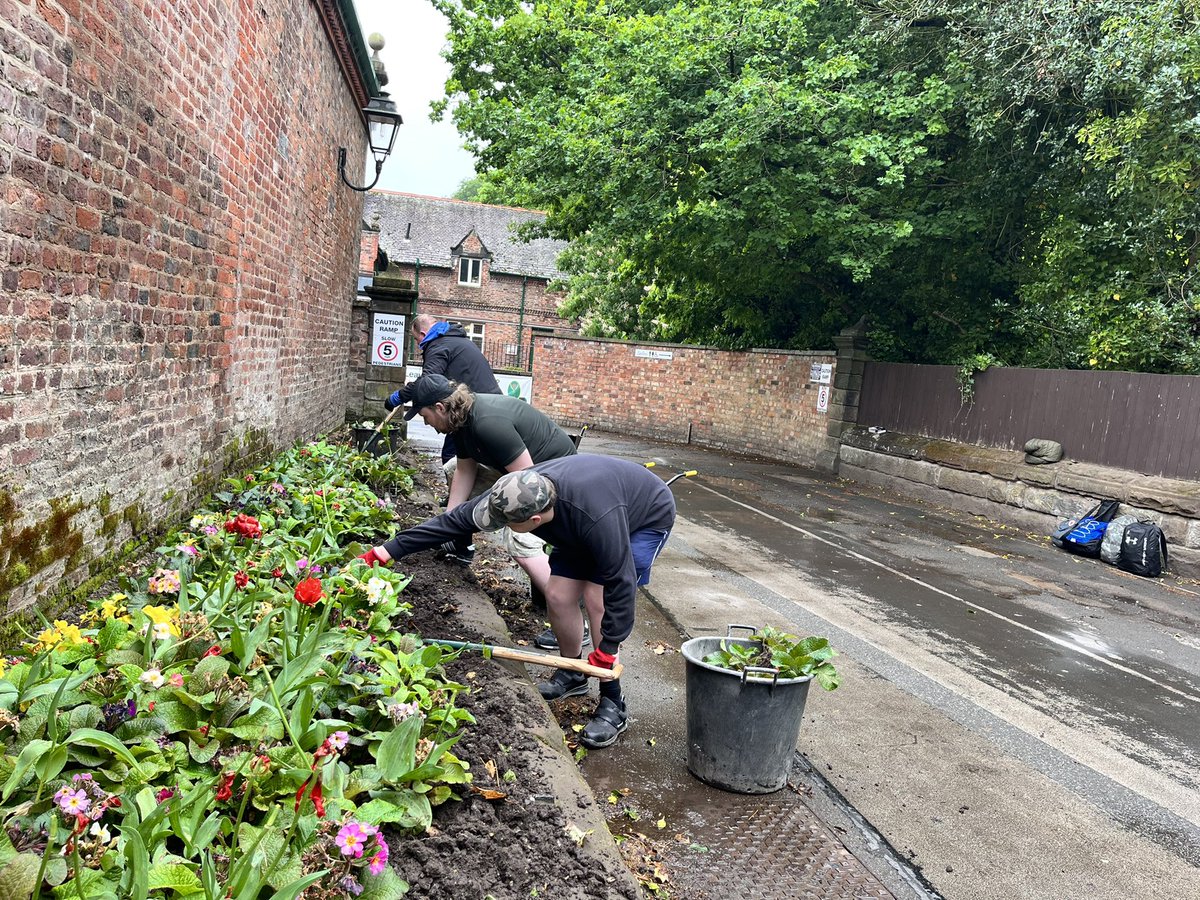 FLMyerscoughLiv's tweet photo. Our wonderful Supported Interns on their first day of placement at @Walton_Gardens @WaltonCampus keep up the great work! 👏🏼 https://t.co/EwJKdLX1ND