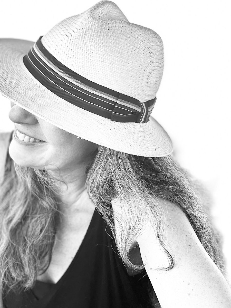 RegalHouse1's tweet photo. We are thrilled to welcome Mindy Friddle to our Regal House family! And we're so excited to bring you her next novel, Her Best Self, as part of our phenomenal Summer 2023 Frontlist season! Welcome to #teamregalhouse, Mindy! https://t.co/F17j5DN5F5 https://t.co/HYrM5338hF