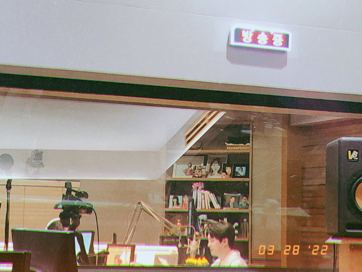 YOUNGJAExArs's tweet photo. <GOT7 영재의 친한친구>에서
처음 달디🦦를 만나던 날!

50일이 지나도, 그날의 설렘은 못 잊지! 😍

@YOUNGJAExArs @mbcbf_ever 
#영재 #YOUNGJAE
#GOT7영재의친한친구 https://t.co/mHGUrMCKGr