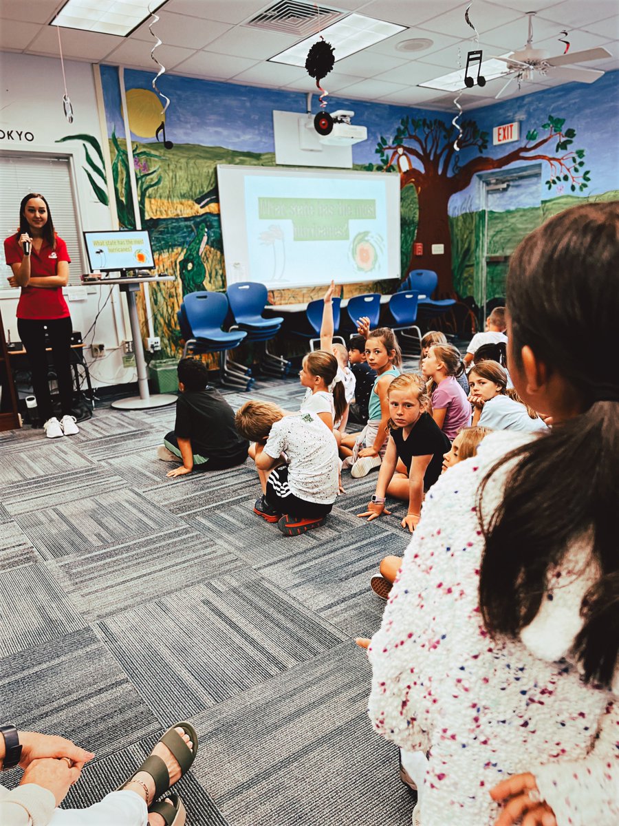 MrMerrillsClass's tweet photo. Weโve been studying local SWFL weather and how it impacts our community. ๐คฉ
HUGE shoutout to @LaurenHopeWX for taking time out of her busy schedule to speak with us and help us understand even more! ๐ชโโ๏ธ
#LPERocks https://t.co/NSWhhe66SC