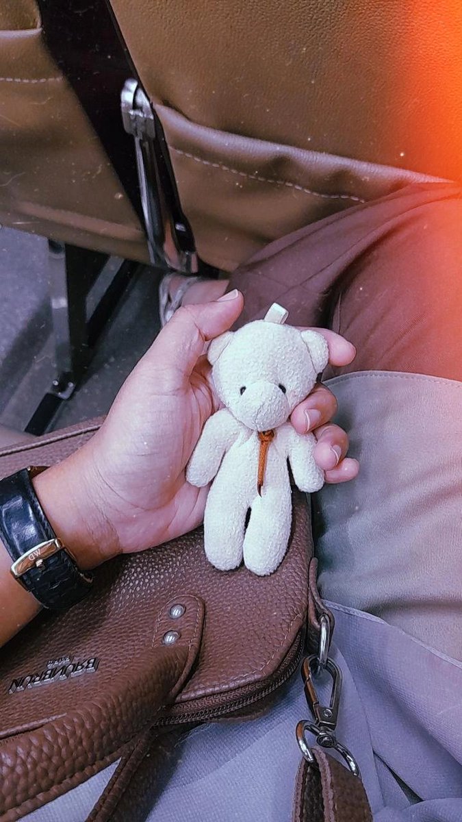 luvboba's tweet photo. pulang. kini ceritaku telah usai kuselesaikan dengan diriku sendiri, terimakasih sudah selalu mencoba kuat dan maaf untuk diriku karena kita harus melewati situasi sulit ini. 
lekas pulih dan berbahagialah kembali; aku. https://t.co/rmbSaKI5eh
