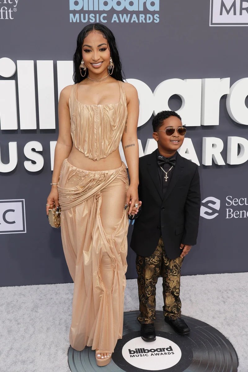rmmsja's tweet photo. Big up to #Shenseea and Uncle Raj
How are we feeling about these looks served by @SHENYENG 😍🤌🏾🥲 https://t.co/9eBQRbuiB7