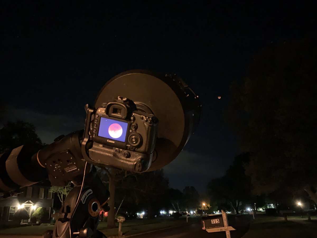 gorilla_studios's tweet photo. @BadAstronomer Was clouded over until midway through totality, but I got some shots here in the suburbs of Chicago! https://t.co/fR0jd2U17W