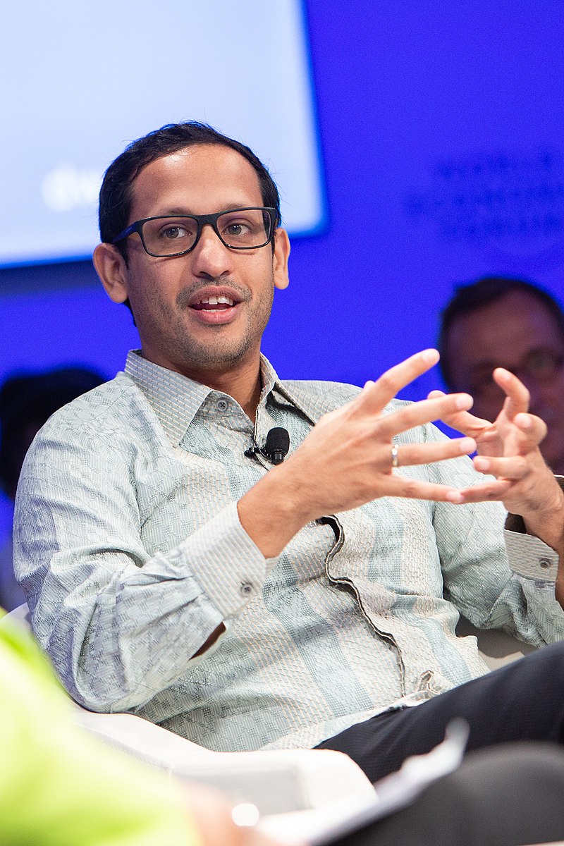 richardker's tweet photo. 8. Unicorn Startup Founder as Minister

Nadiem Anwar Makarim, born in 1984 is the current minister of education, culture, research, &amp; technology. 

He founded Gojek @gojektech, Indonesia's first tech startup valued over US$10 billion. 

He was appointed by Jokowi In October 2019. https://t.co/F5VRkntkRN