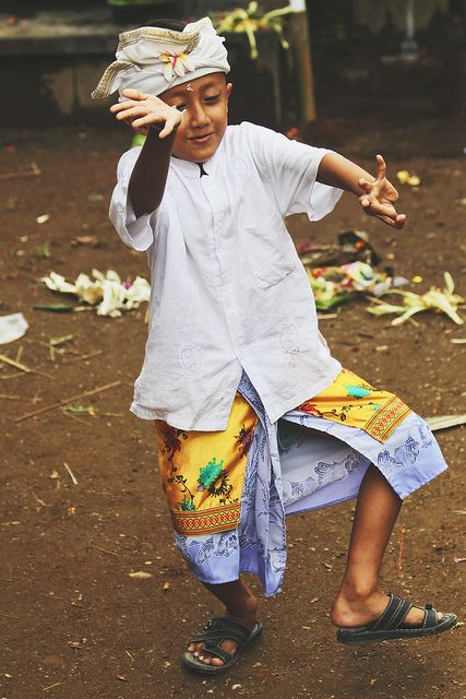 HarryMakertia's tweet photo. Dia tak akan pernah berhenti.
Dia mencintainya.
Dia adalah jiwa dari kelestarian budaya Nusantara.
Dia penari cilik Bali.
#JagaNKRI
#JagaBudayaNusantara https://t.co/6IRPcP2KkT