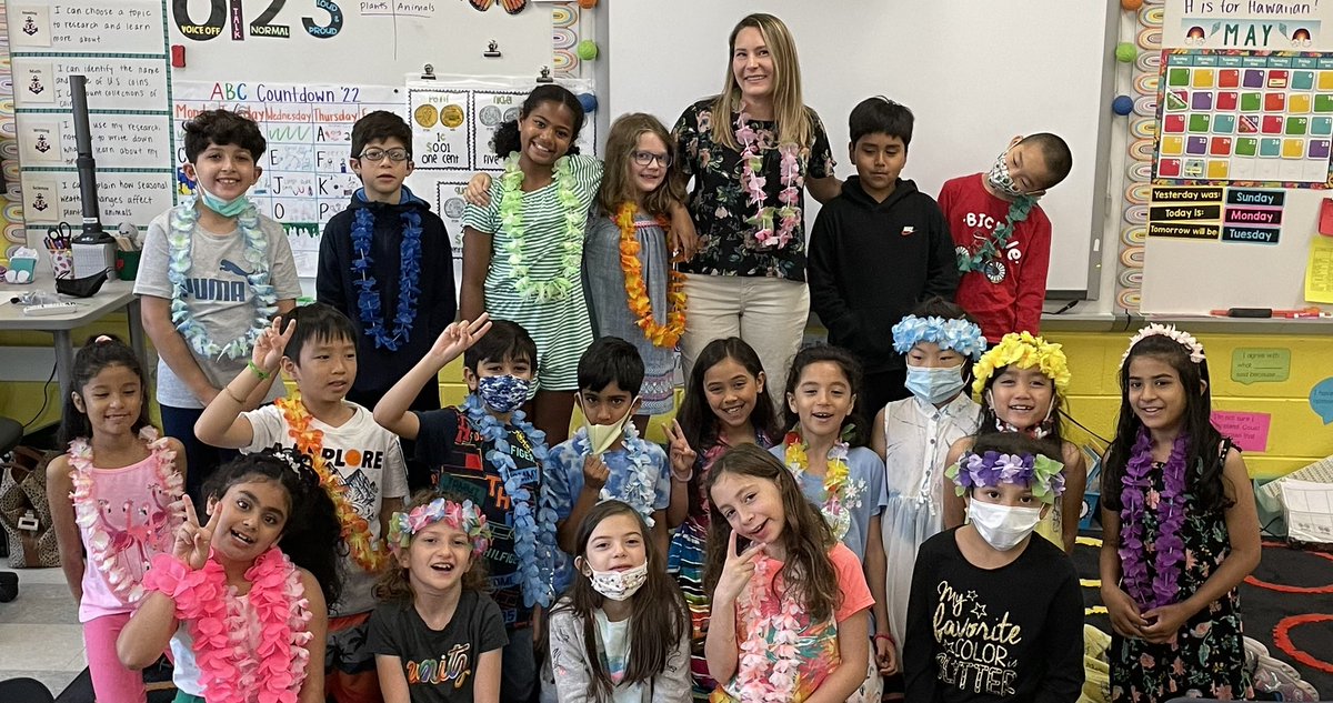 MrsByrne2nd's tweet photo. Aloha! Happy Hawaiian day! #ABCcountdown2022 πΊπΈπΊ https://t.co/I862j2dgys
