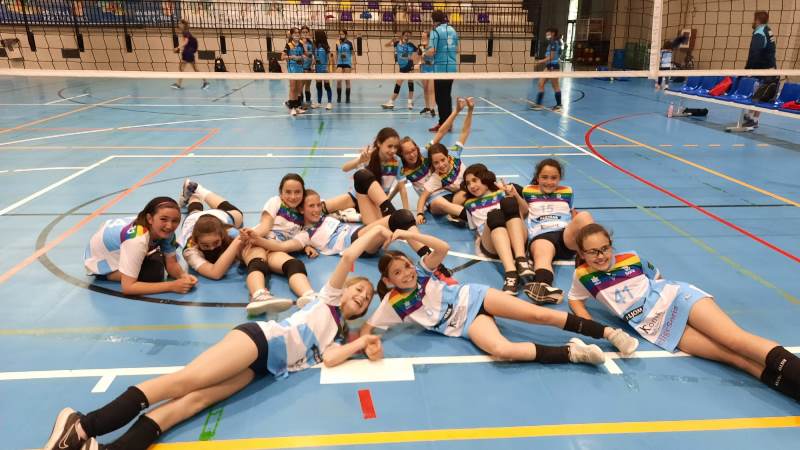 desdeSoria's tweet photo. El alevín femenino de Río Duero Soria, campeón de Castilla y León https://t.co/nkVTYi5Erk @rioduerovoley https://t.co/aGvHoDhyiL