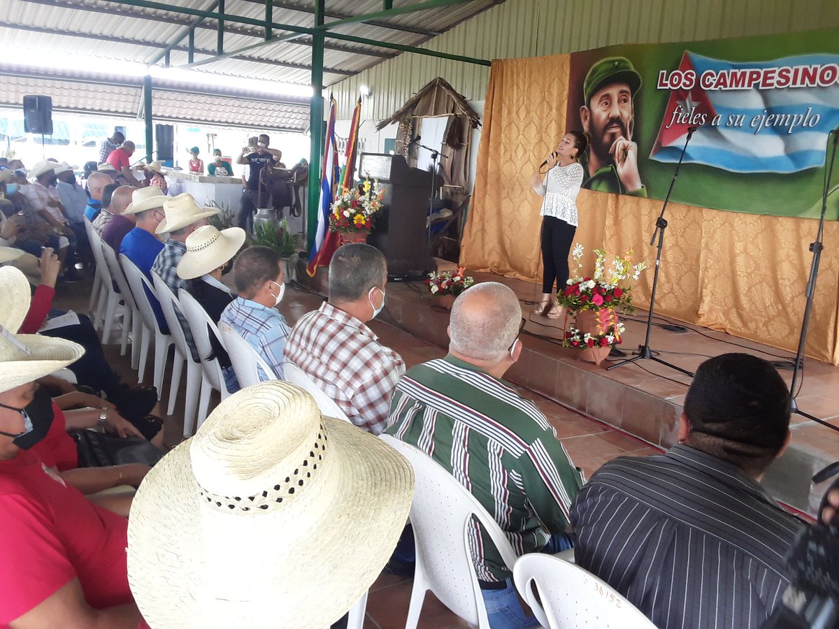 AlayAriel1's tweet photo. #ANAPCuba #CubaViveYProduce. El campesinado espirituano comprometido con su pueblo y con la #Revolución cubana. https://t.co/XC60x6G0Vd