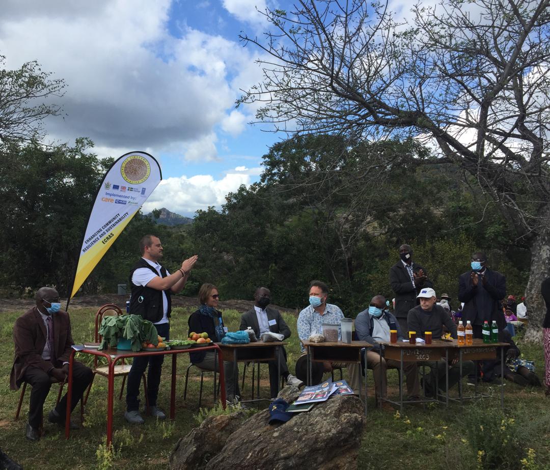 CAREZimbabwe's tweet photo. 1/2Deputy Minister @VPHaritatos commended the @ZRBFZIM for its supportive and collaborative approach working with the ministry in impacting 24,534 households to build resilience across 12 out of 18 wards in the district under the #ECRASProject led by @CAREGlobal.

📸@nmcvivian https://t.co/WJJTsv6oi3