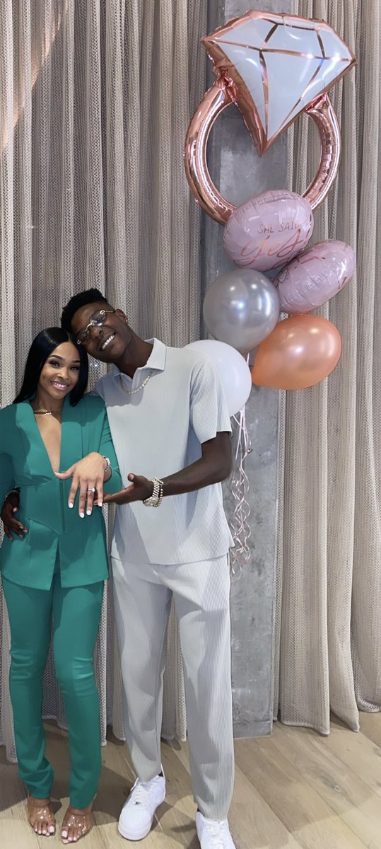 UglyChrisszy's tweet image. WE’RE ENGAGED 💍