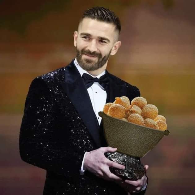 HomelandEurope's tweet photo. Meanwhile, Hajduk's best player Marko Livaja was awarded a bucket of frittole, Italian fried doughnuts ☺. This is a Croatian internal joke, don't sweat it.
#fritule #hajduk https://t.co/WTi0MHRw0c